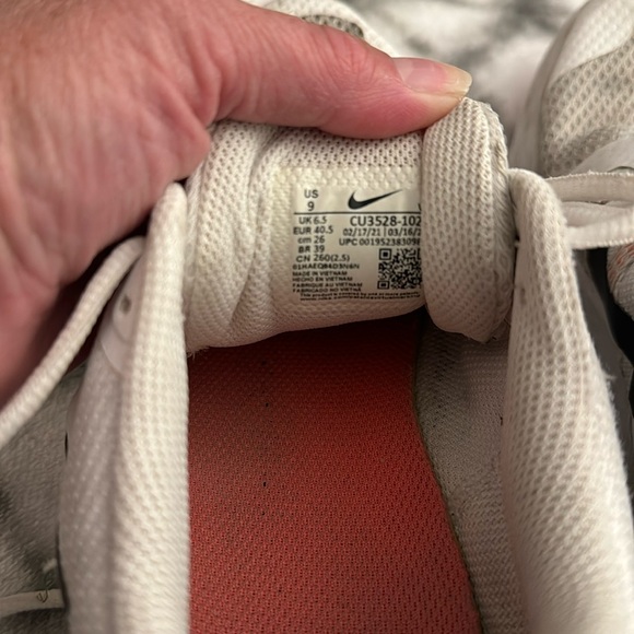 Pair of Women’s Nike Run Swift 2 Sneakers - Used but Very Little Tread Wear - Picture 8 of 10